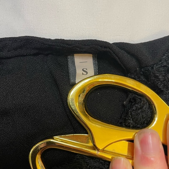 ZHOU size small black lace blouse - Picture 5 of 7